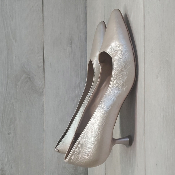 NEW Donald J Pliner Women Dress Heels Pointed Toe shoes sz 6.5M - Picture 3 of 12